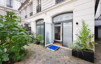 holiday rentals - Entrance to the Pavillon Ponthieu in Paris