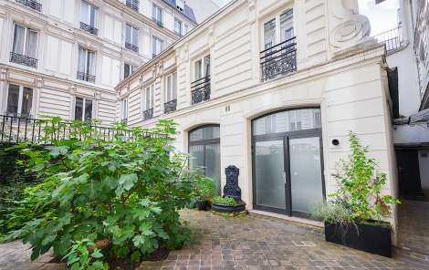 Holiday rental in Paris - courtyard of Pavillon Ponthieu