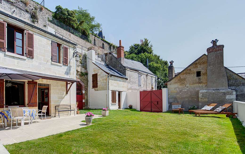 Rochecorbon location maison semi-troglodyte - jardin