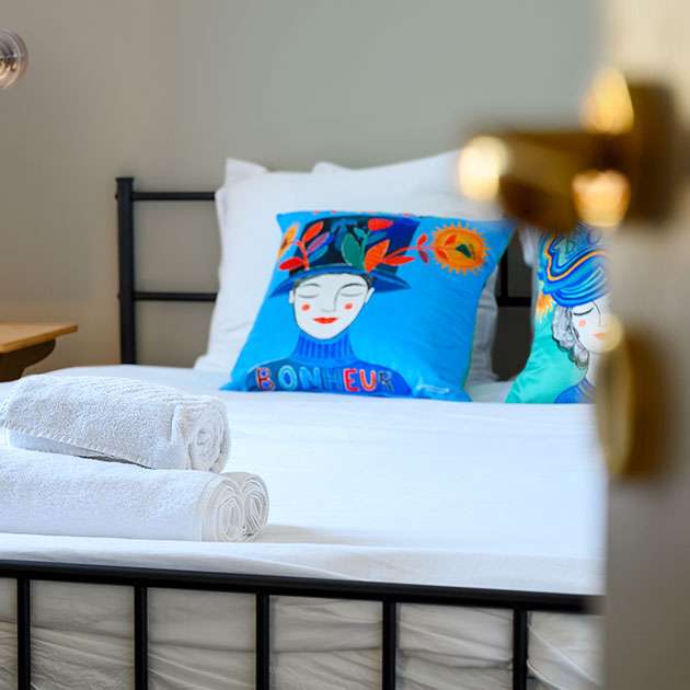 Bright double room, comfortable bedding