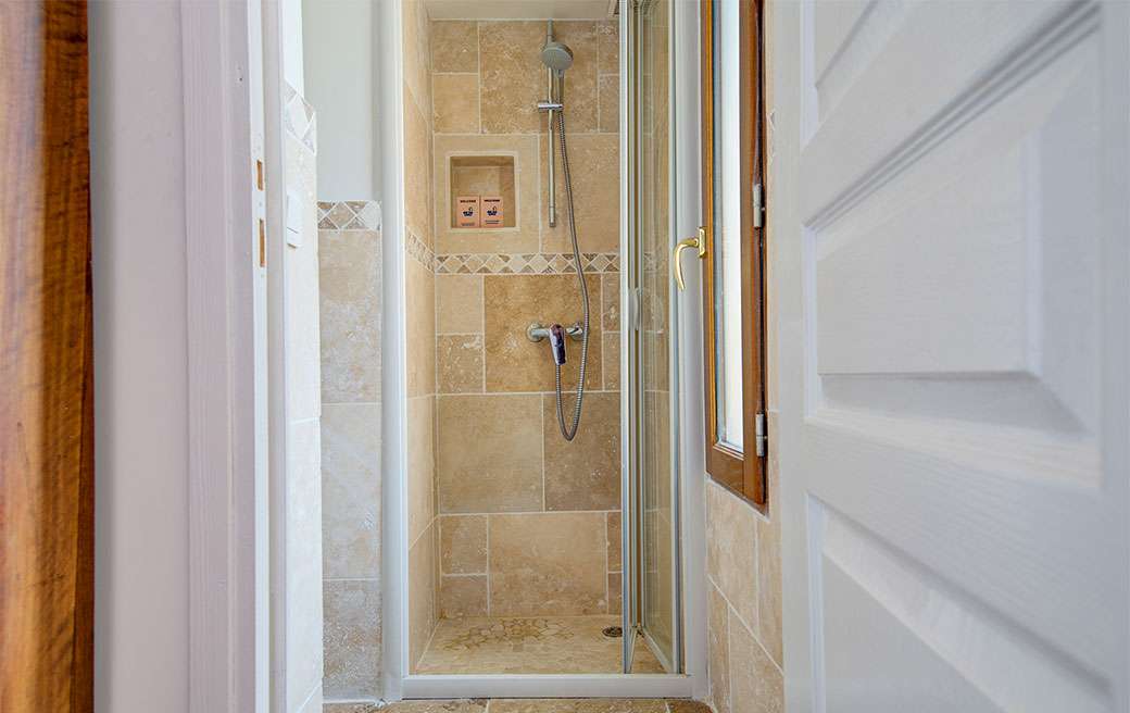 Rochecorbon maison Semi-Troglodyte - Salle d'eau et toilette privative