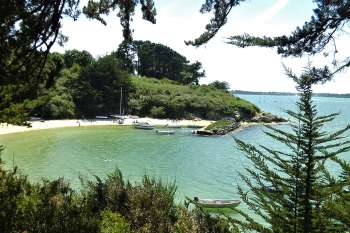 Location de vacances en Bretagne - Se détendre sur une plage de sable fin sur l'île-aux-Moines