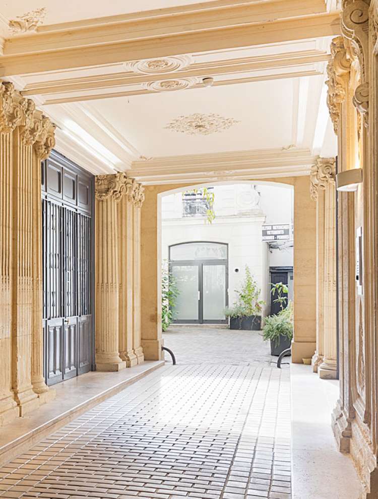 Holiday rental in Paris - Pavillon Ponthieu entrance