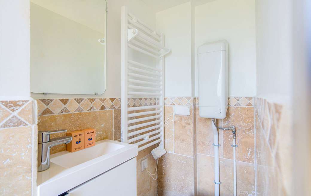 Rochecorbon maison Semi-Troglodyte - Salle de douche et toilette privative à l'étage