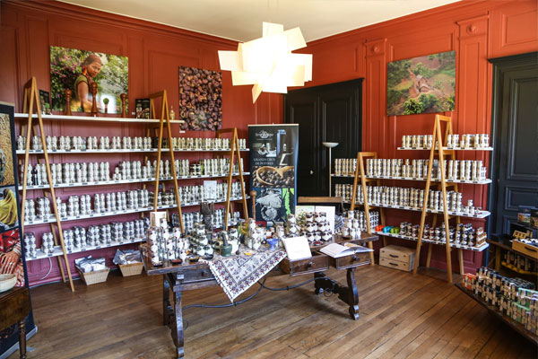 Terre Exotique Showroom House in Rochecorbon