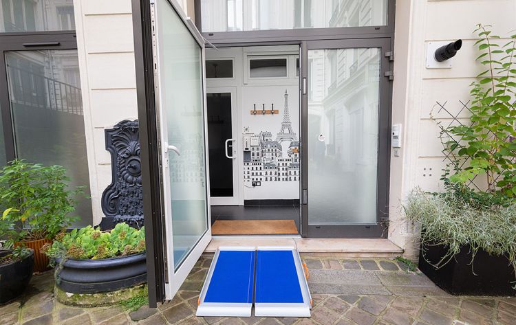 Holiday rental in Paris - Entrance to the Pavillon Ponthieu