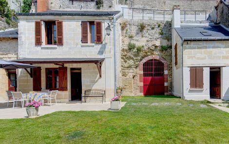 Location maison Semi-Troglodyte façade dans la falaise - Rochecorbon