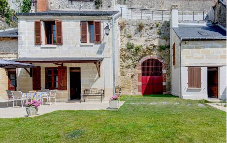 Location maison Semi-Troglodyte façade dans la falaise - Rochecorbon